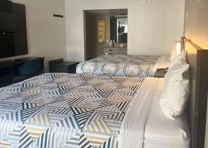 Hotel 6 Phoenix 3*