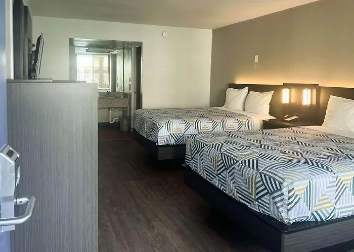 6 Phoenix Hotel