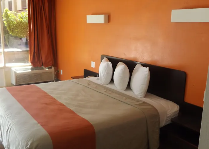 6 Phoenix Hotel