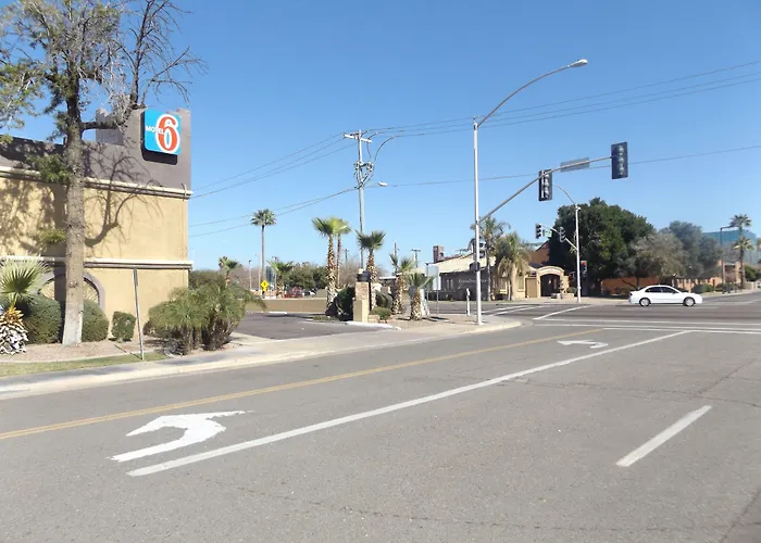 6 Phoenix 3* Glendale