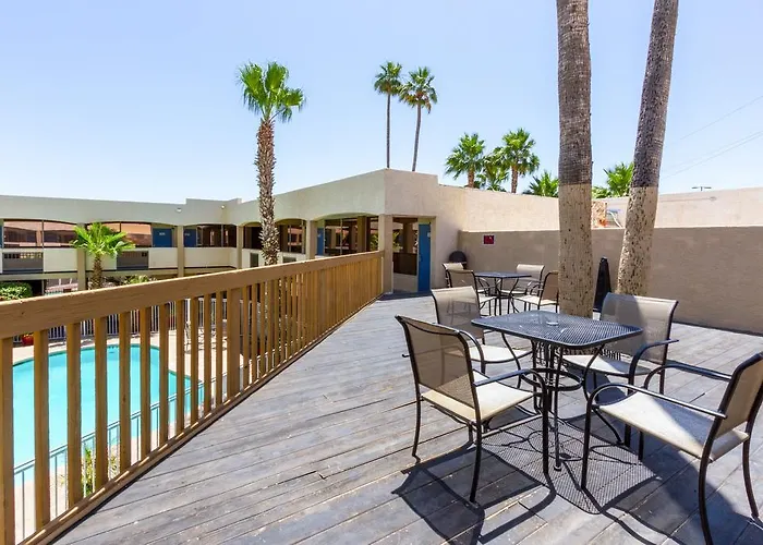 Hotel 6 Phoenix Glendale