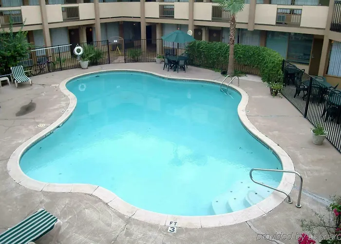 Hotel 6 Phoenix 3*